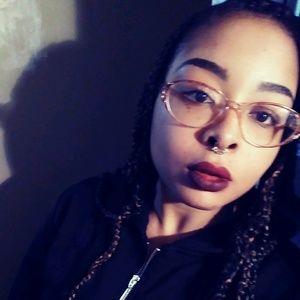 Meet your Posher, Nadia